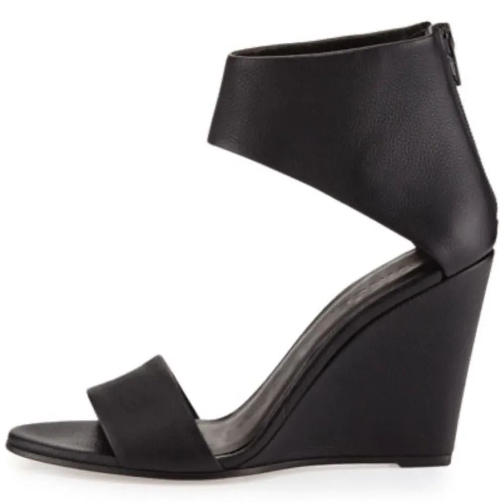 Vince Kelan black wedge sandal heel Size 37 EUR/ 6.5 USA